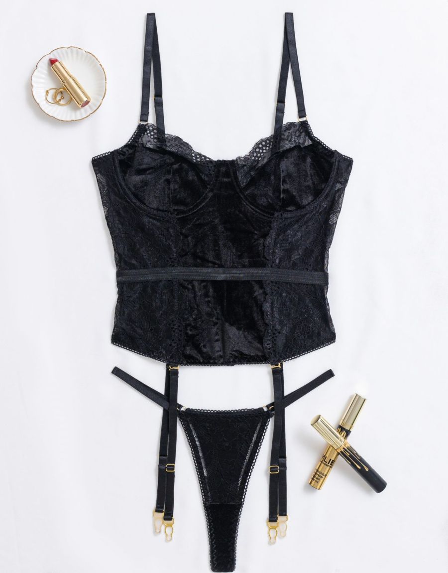 Σετ Μπουστοζαρτιέρα Με String Και Καλτσοδέτες Σετ Bustier Βελούδο Με String