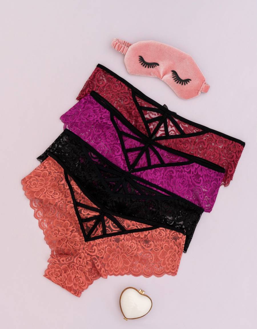 Brazil Δαντέλα με V Γραμμή με Εντυπωσιακό Άνοιγμα