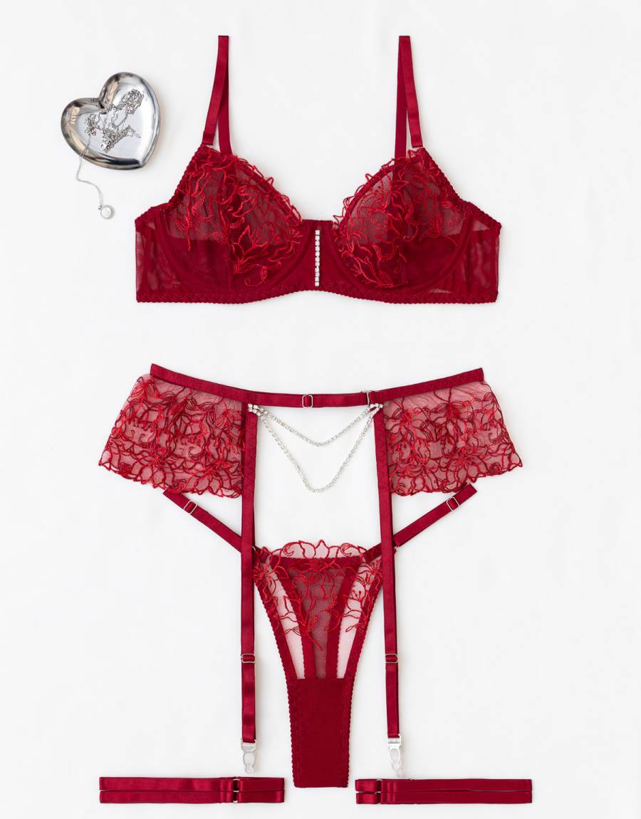Σετ Σουτιέν με Strass, String, Ζαρτιέρα και Καλτσοδέτες