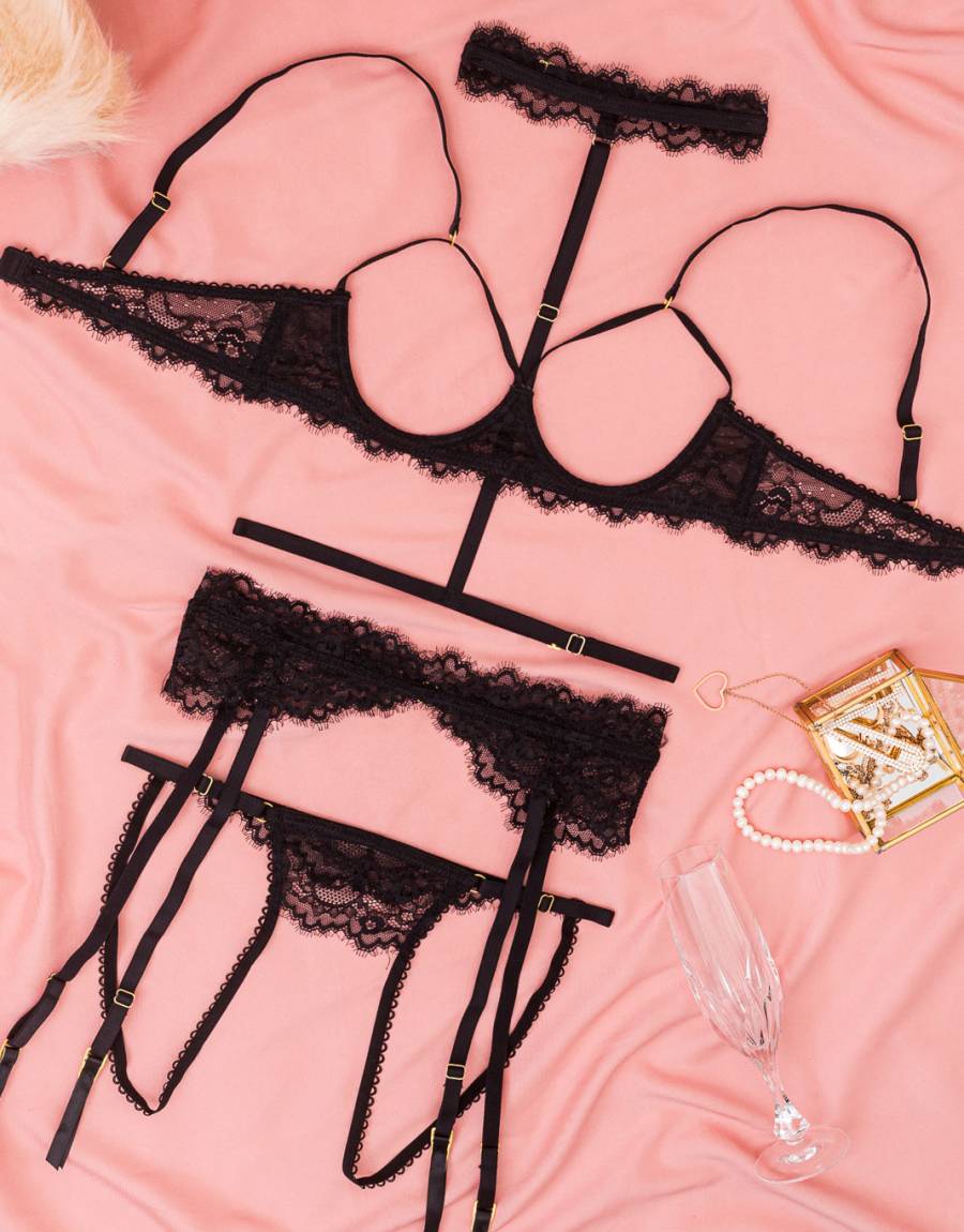 CupLess Bralette Σετ με Ζαρτιερες και Choker στο Λαιμό