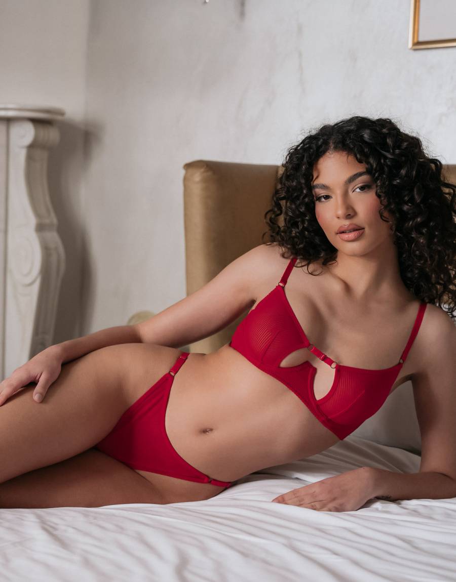 See Through Σετ Εσωρούχων με Ψηλόμεσο String