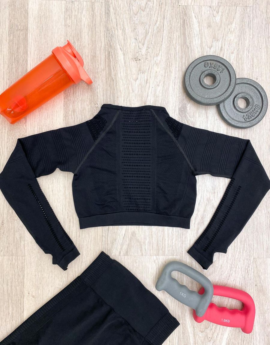 Crop Top με Μακρύ Μανίκι Αθλητικό Crop Top με Διάτρητα Σχέδια