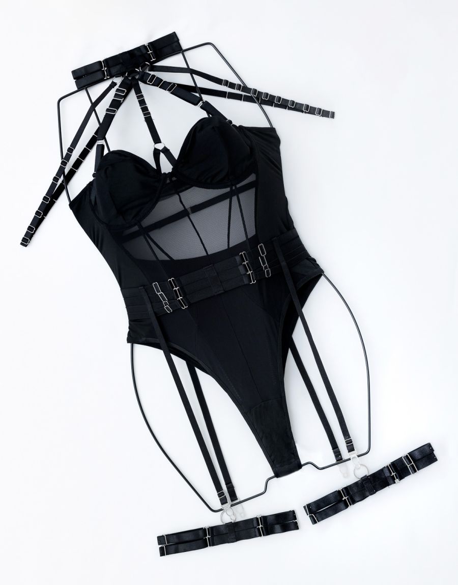 Body String Με Choker Και Ζαρτιέρα Με Καλτσοδέτες