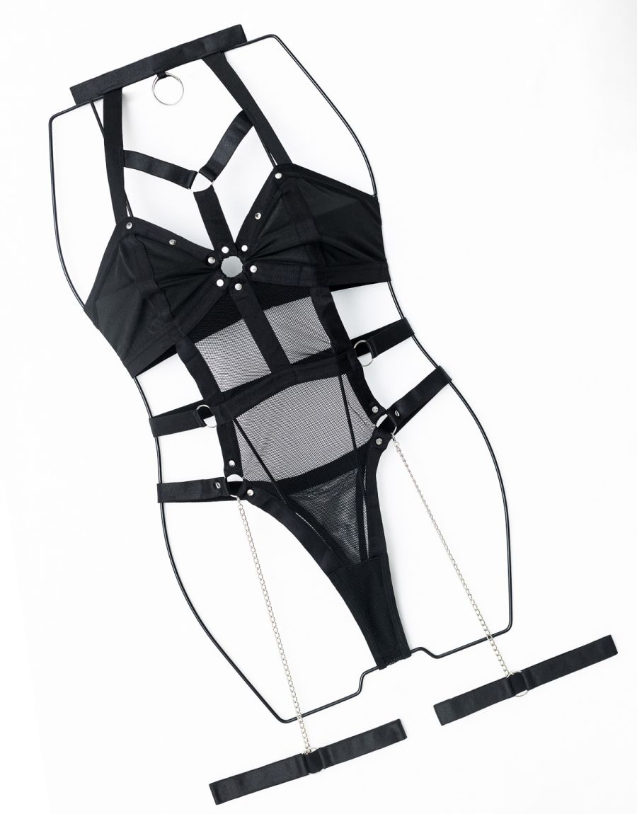 Body String Με Choker, Αλυσίδες Και Καλτσοδέτες